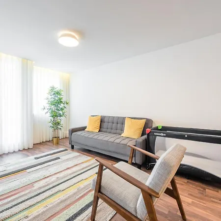 Guestready - Square Painted Ceuta Daire